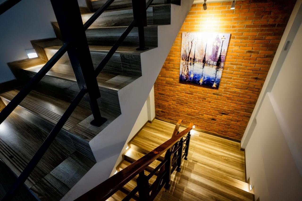 Kaloka Airport Hotel Sumbawa Besar Kültér fotó