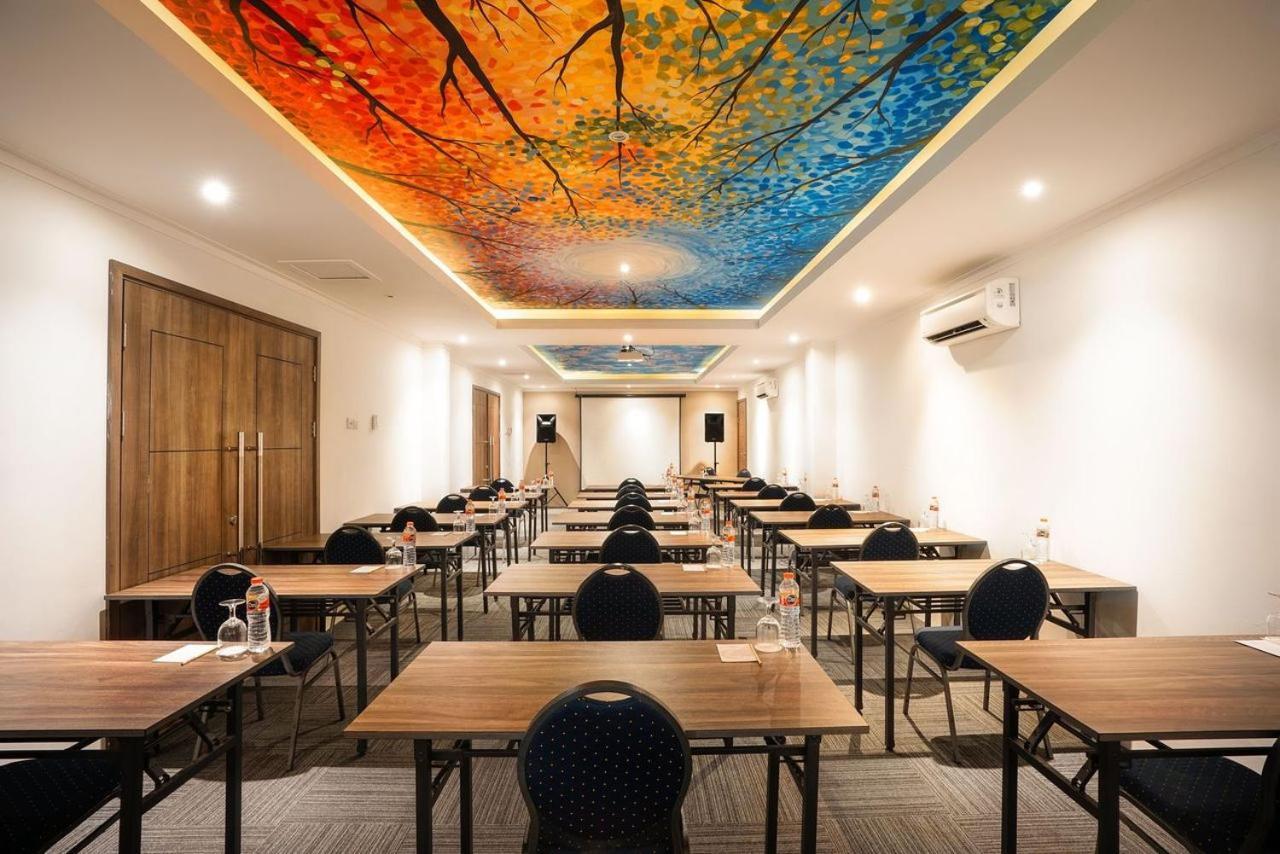 Kaloka Airport Hotel Sumbawa Besar Kültér fotó
