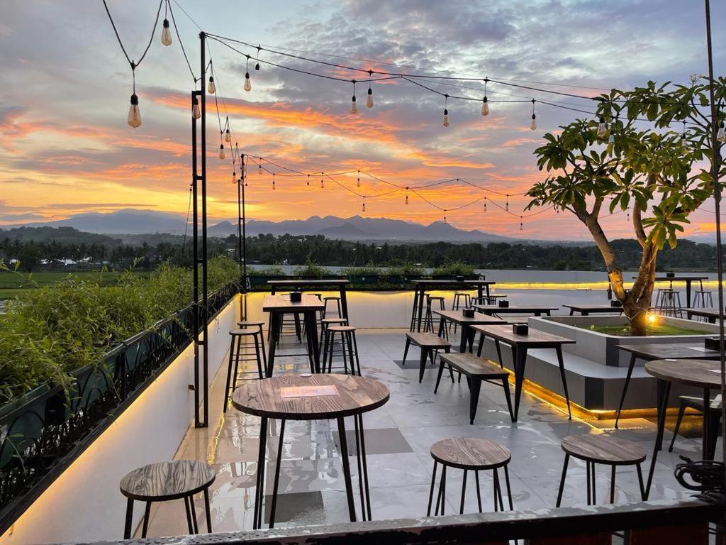 Kaloka Airport Hotel Sumbawa Besar Kültér fotó