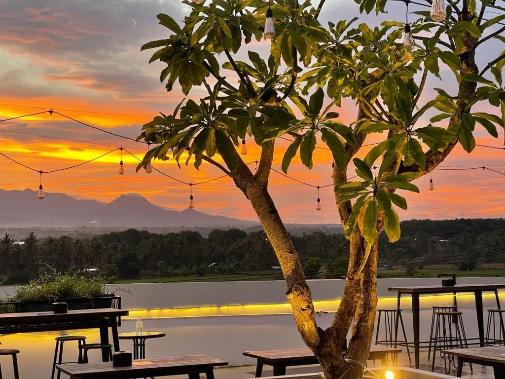Kaloka Airport Hotel Sumbawa Besar Kültér fotó