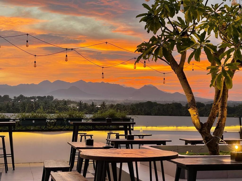 Kaloka Airport Hotel Sumbawa Besar Kültér fotó