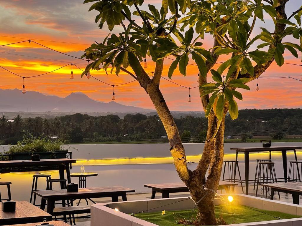 Kaloka Airport Hotel Sumbawa Besar Kültér fotó
